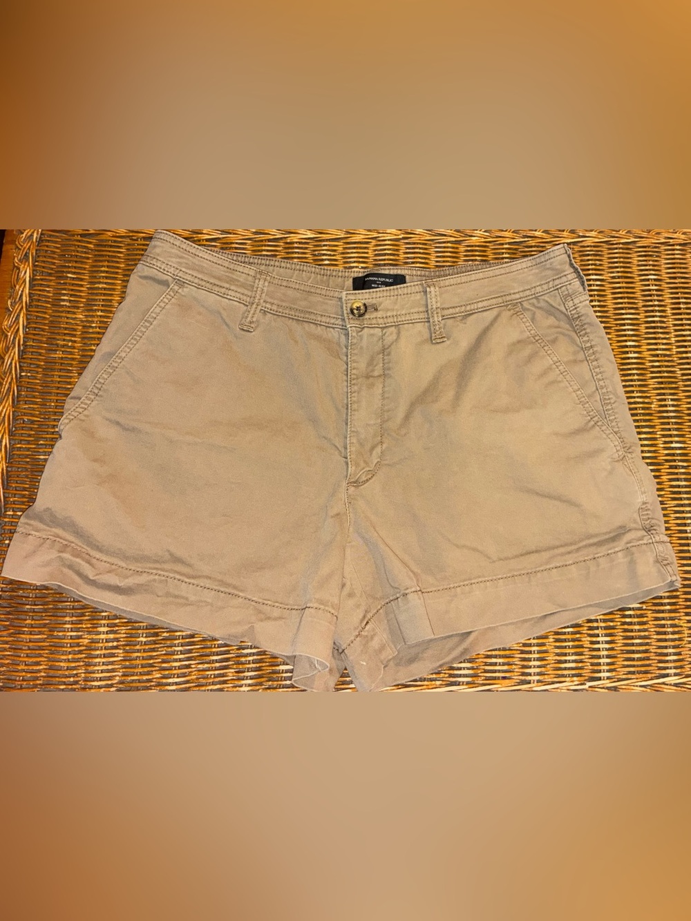 Banana Republic women's mid rise Chino shorts